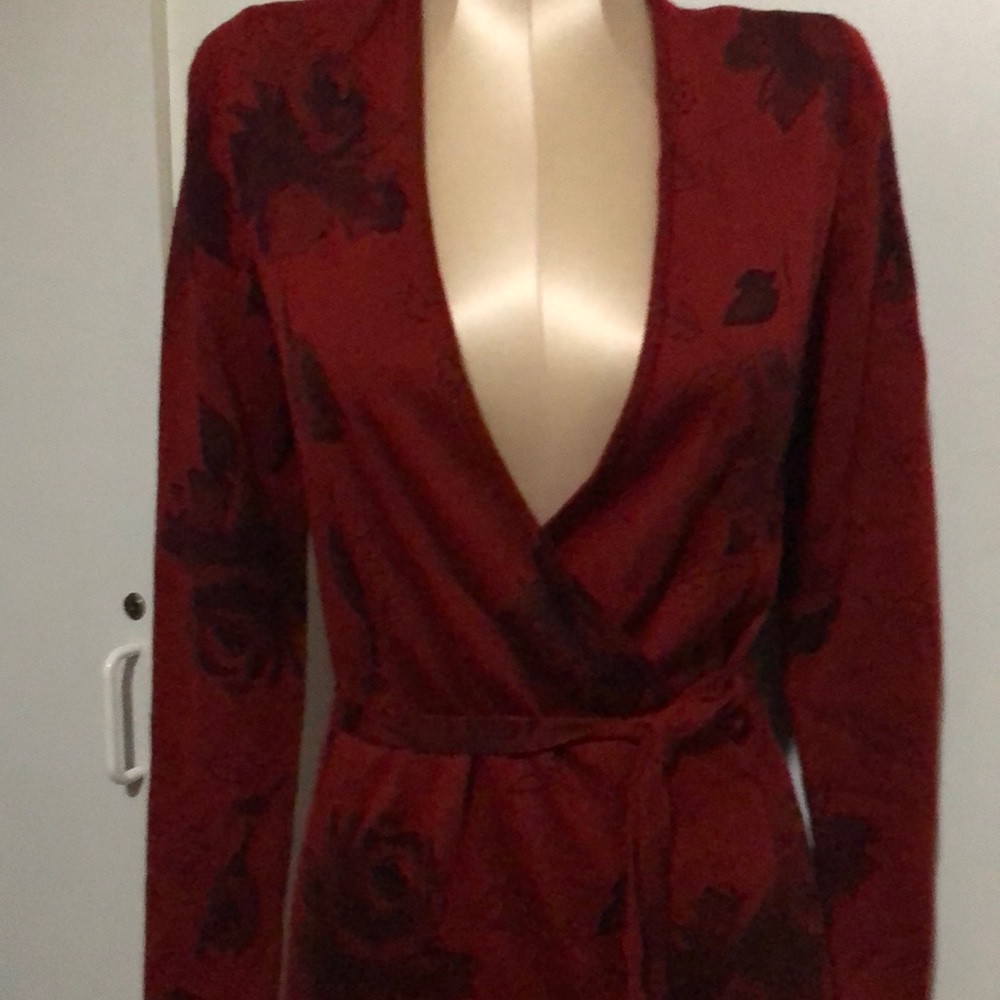 Nina Leonard XS, Women’s Red floral sweater deess